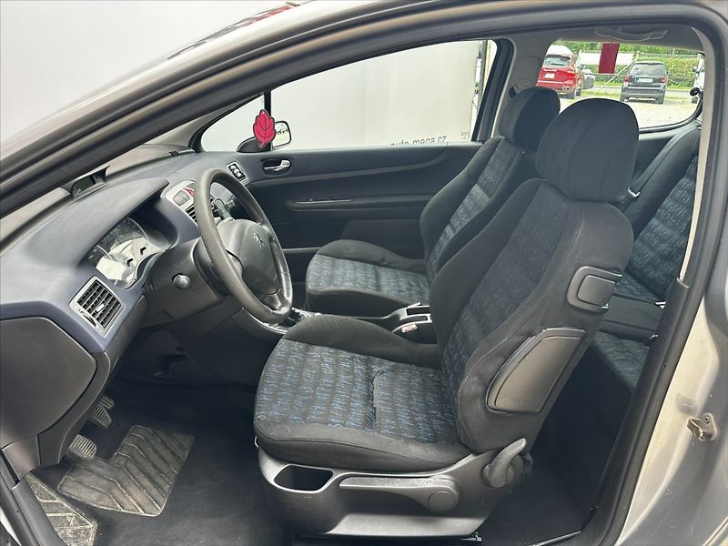 Peugeot 307 1.6 80kW - fotka 9 z 30