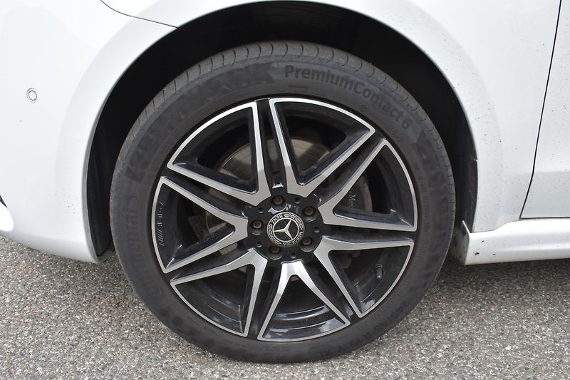 Mercedes-Benz Třídy V (2023) 300d AMG 4Matic REZERVACE - fotka 22 z 24