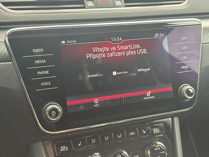 Škoda Superb (2020) 2.0TDi DSG Sportline ACC Kessy - fotka 33 z 50
