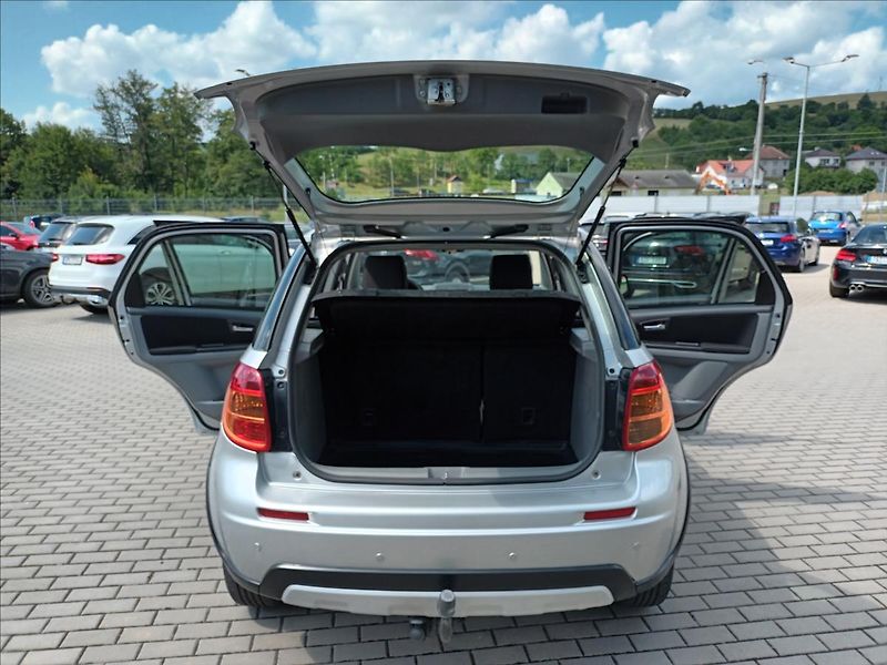 Suzuki SX4 1,6 VVT,88KW,4X4,VÝHŘEV,KOLA - fotka 21 z 47