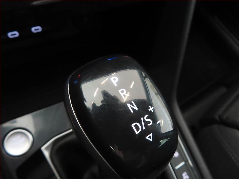 Volkswagen Tiguan (2021) 2.0 TDI - fotka 12 z 14