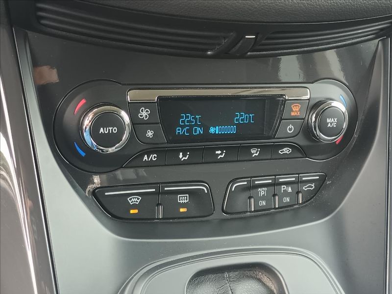 Ford Kuga 2,0 TDCi,120kw,4x4,NAVI,KAMERA - fotka 37 z 50