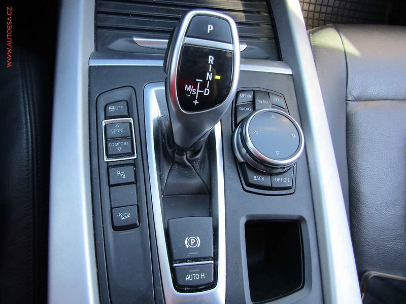 BMW X5 (2014) 3.0D xDrive30d, ČR, AT, bixen - fotka 18 z 19