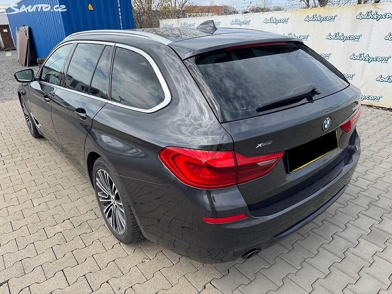 BMW Řada 5 (2017) 520d xdrive Sportline kombi - fotka 3 z 50