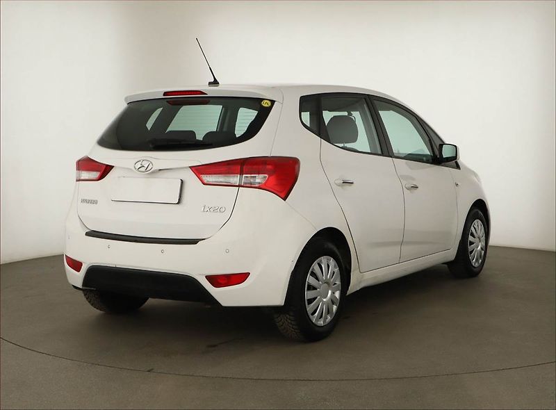 Hyundai ix20 (2012) 1.6 CVVT, LPG, Park. senzory - fotka 5 z 14