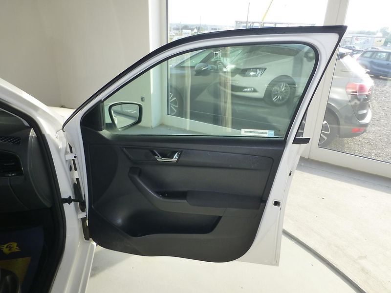 Škoda Fabia (2015) 1,2TSI-81KW**KLIMATIZACE - fotka 15 z 22