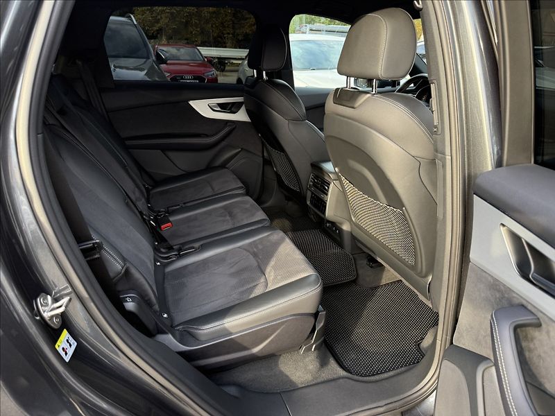Audi Q7 50 TDI S-Line Quattro - fotka 26 z 37