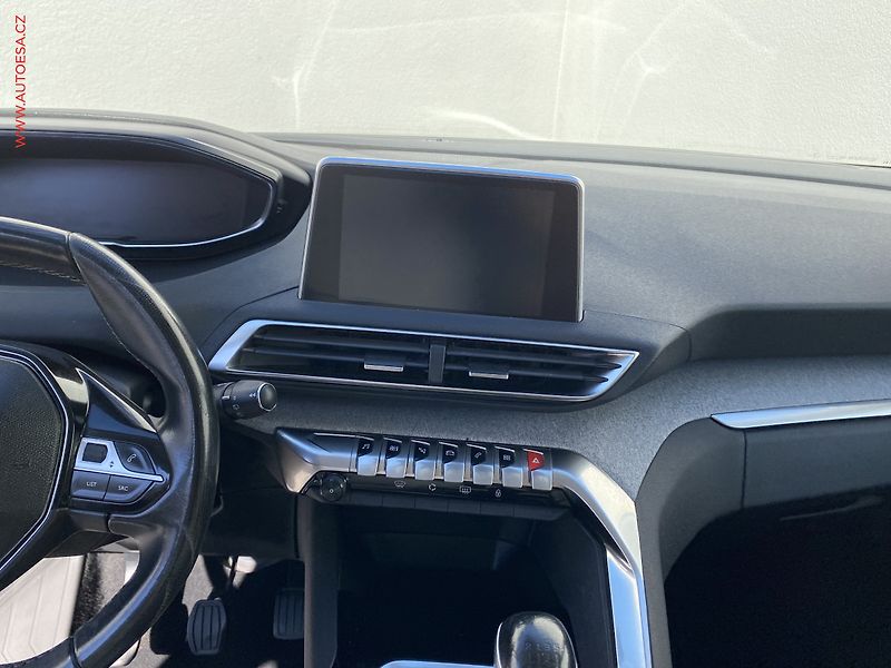 Peugeot 5008 (2018) 1.5 HDi 7míst, Allure, navi - fotka 10 z 19