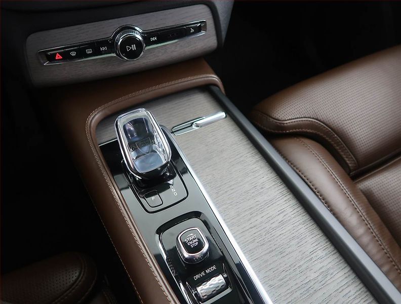 Volvo XC90 (2019) B5 AWD - fotka 13 z 20