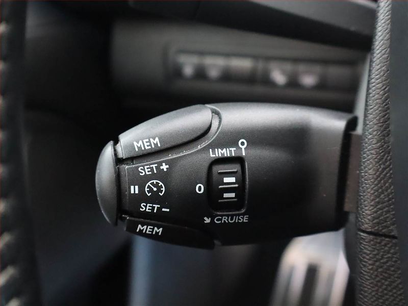 Peugeot 308 (2016) 1.6 BlueHDi, Automat, Navi - fotka 17 z 21