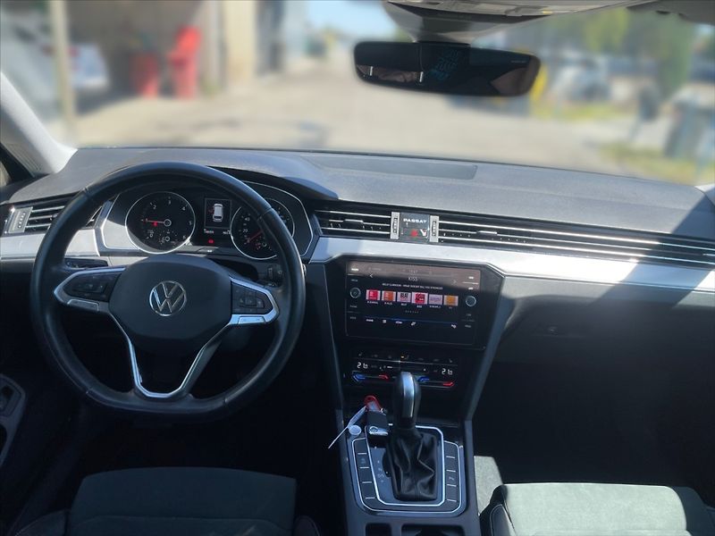 Volkswagen Passat 2,0 TDI 110 Elegance AT - fotka 9 z 11
