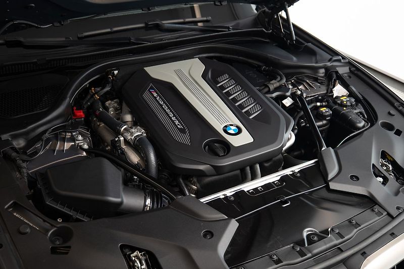 BMW M5 d xDrive/HarmanKardon/Ventilov - fotka 21 z 24