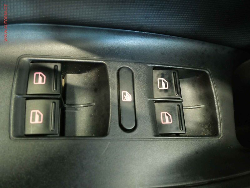 Seat Ibiza (2011) 1.2TSI, ČR, servis.kniha - fotka 14 z 20