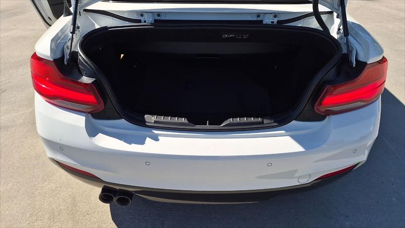 BMW Řada 2 2,0 220d cabrio Mpaket ČR - fotka 18 z 21