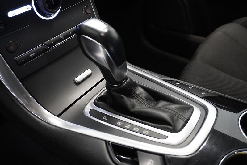 Ford S-MAX 2.0 TDCi TITANIUM 4X4 7 MÍST - fotka 16 z 32