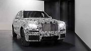 Maskovaný prototyp SUV Rolls-Royce Cullinan.