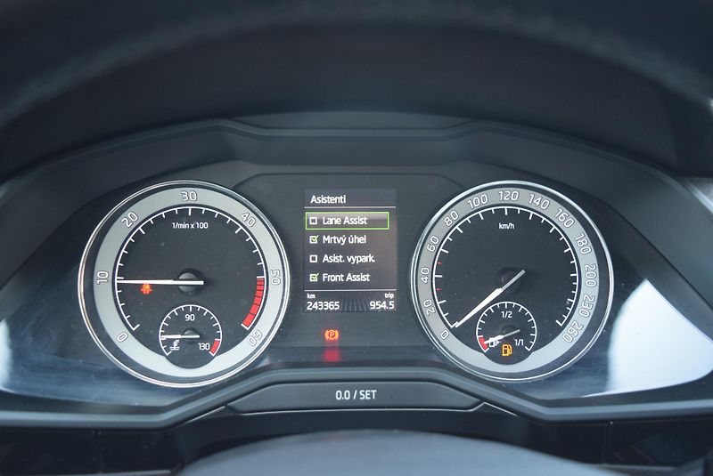 Škoda Superb (2017) 2.0TDI 110kw 4x4 L&K PAN TAŽNÉ - fotka 35 z 50