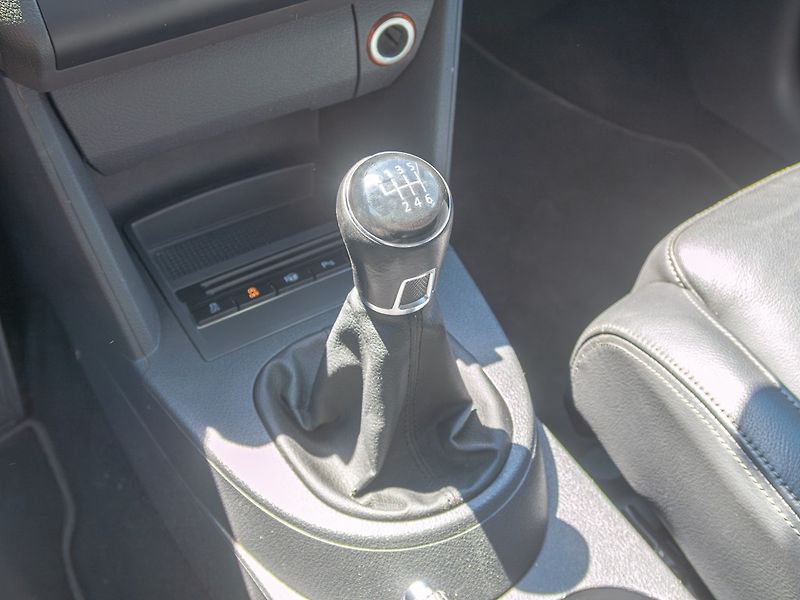 Volkswagen Touran (2014) 1.6TDI HG NAVI – 7 SEDADEL - fotka 25 z 47