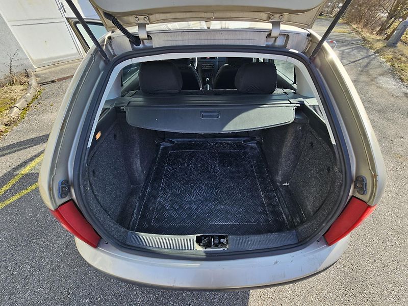 Škoda Fabia (2004) 1.2 HTP, KLIMATIZACE  - fotka 15 z 17