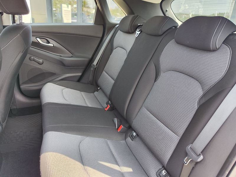 Hyundai i30 1.5i/81kW Start Plus - fotka 10 z 24