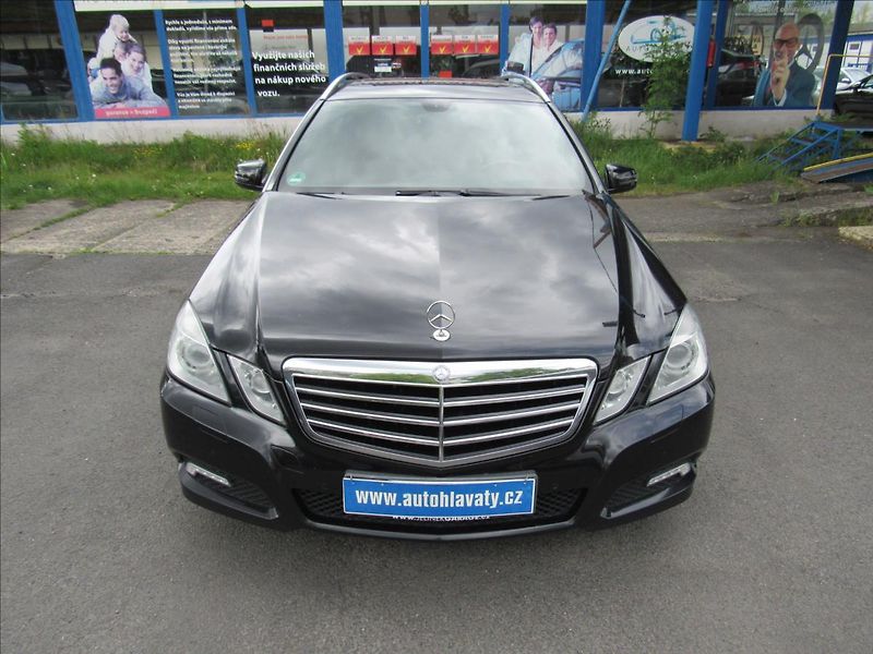 Mercedes-Benz Třídy E 2,1 E 220 CDI Avantgarde - fotka 2 z 32