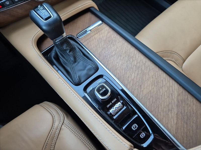 Volvo XC90 2,0 D5 AWD Inscription Auto - fotka 18 z 18