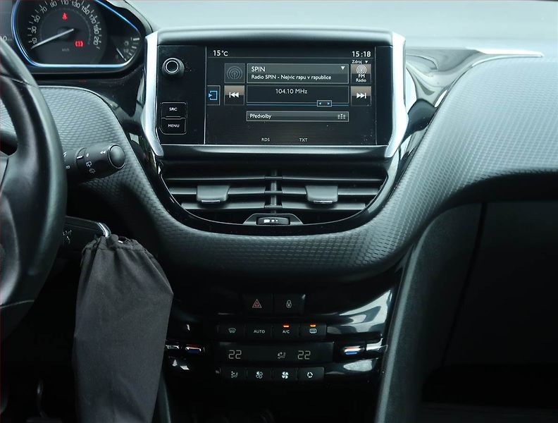 Peugeot 2008 (2016) 1.6 BlueHDi, Serv.kniha - fotka 12 z 20