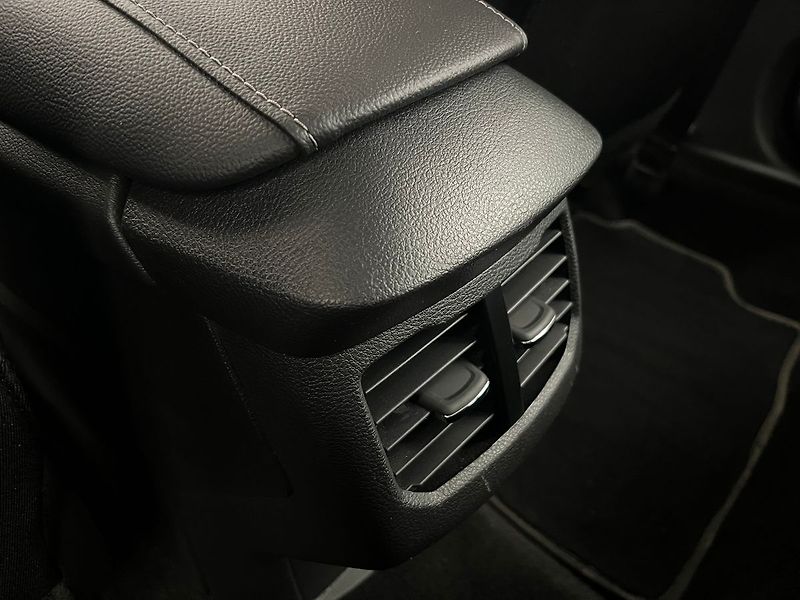 Ford Mondeo 2.0 EB Titanium manuál - fotka 30 z 69