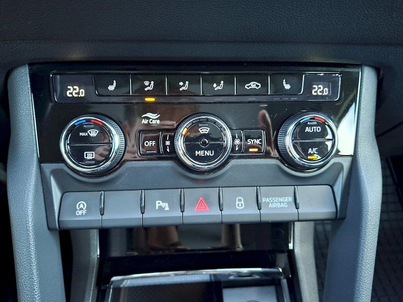 Škoda Karoq (2018) Style DSG 4x4 2,0TDi 110kW - fotka 28 z 38