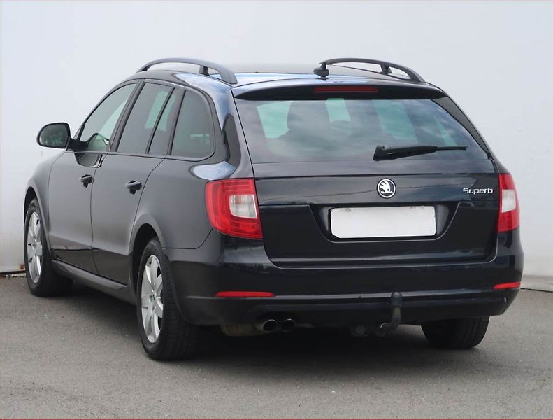 Škoda Superb (2011) Comfort 2.0 TDI, Automat, Navi - fotka 4 z 19