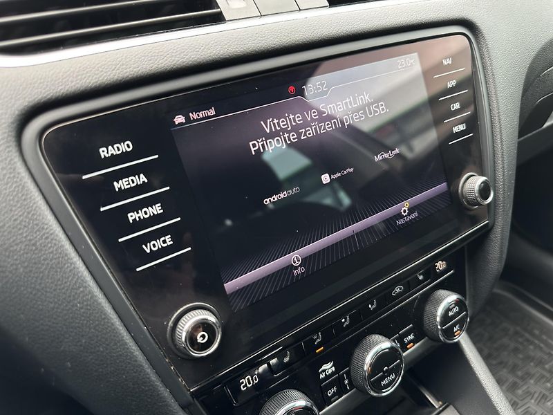 Škoda Octavia Combi 2.0 TDI DSG 4X4 Scout - fotka 17 z 29