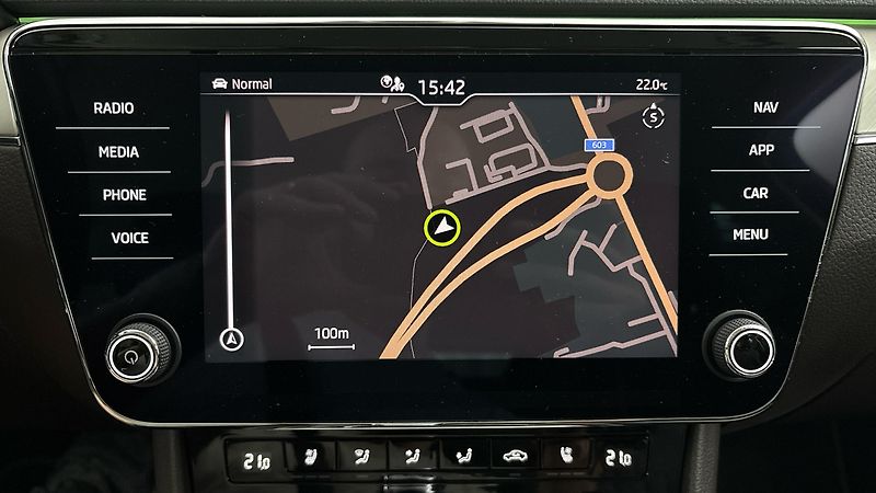Škoda Superb 2.0 TDI DSG 4x4 L&K Combi - fotka 32 z 34