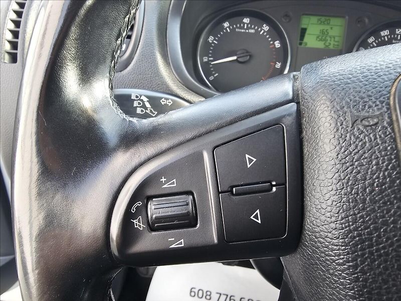 Škoda Fabia II 1,2TSi 77KW Ambiente - fotka 16 z 42