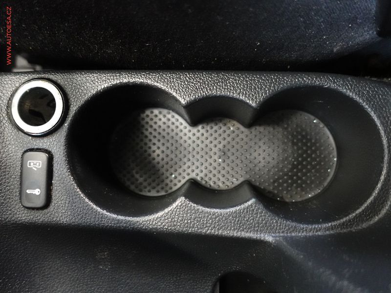 Škoda Octavia (2011) 1.6TDi, ČR, AC, temp - fotka 19 z 19