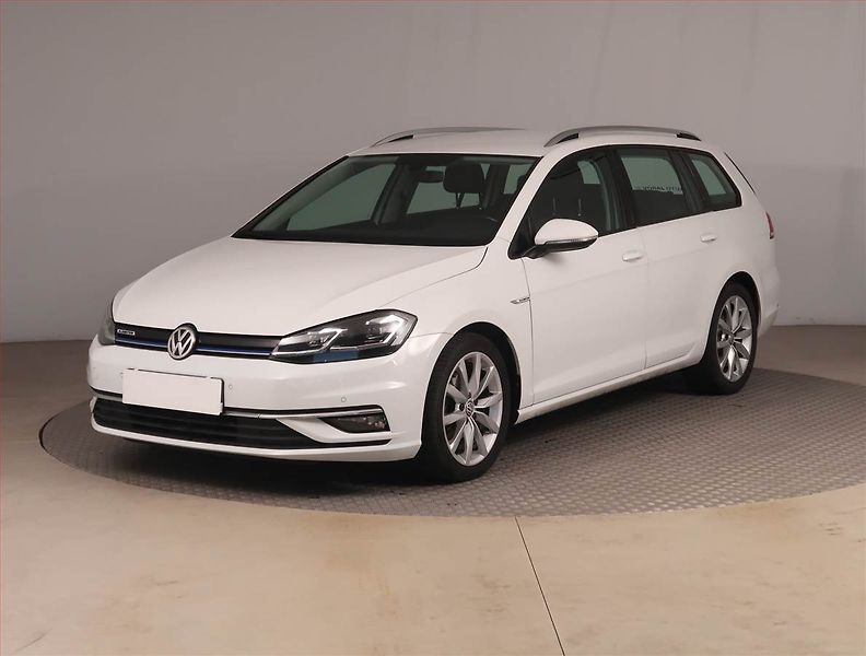 Volkswagen Golf (2020) Comfortline 1.5 TSI, ČR,1.maj - fotka 2 z 16