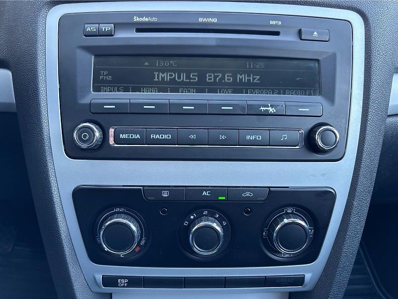 Škoda Octavia 1.6 MPi 75kW Ambiente Plus - fotka 16 z 29