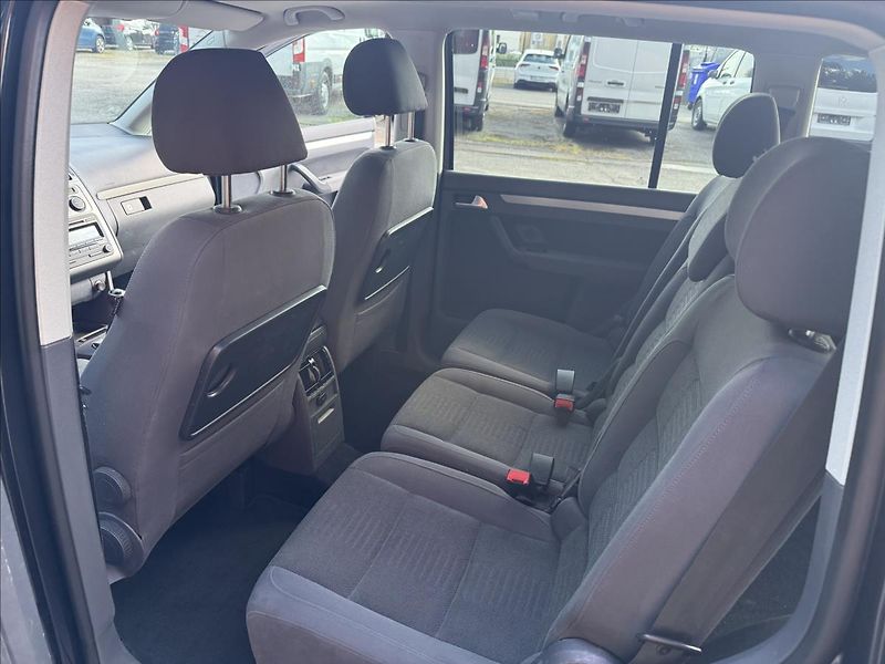 Volkswagen Touran 1,4 TSi Higline - fotka 19 z 29