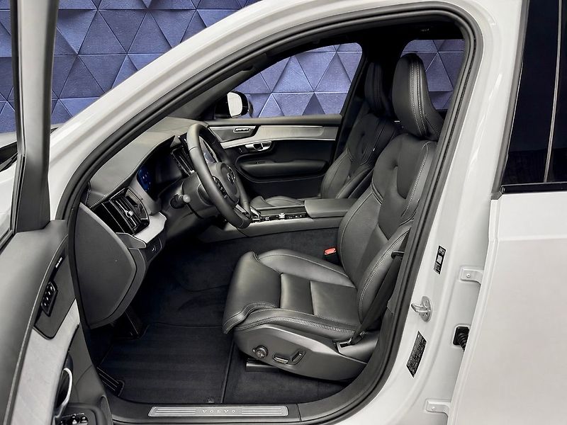 Volvo XC90 B5 AWD PLUS DARK PREMIUM, PANO - fotka 10 z 34