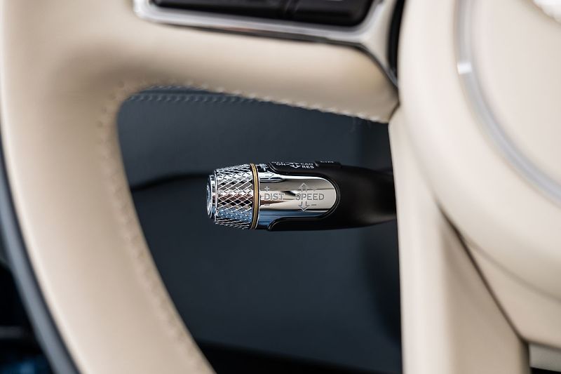 Bentley Continental GTC V8 Mulliner - fotka 17 z 24