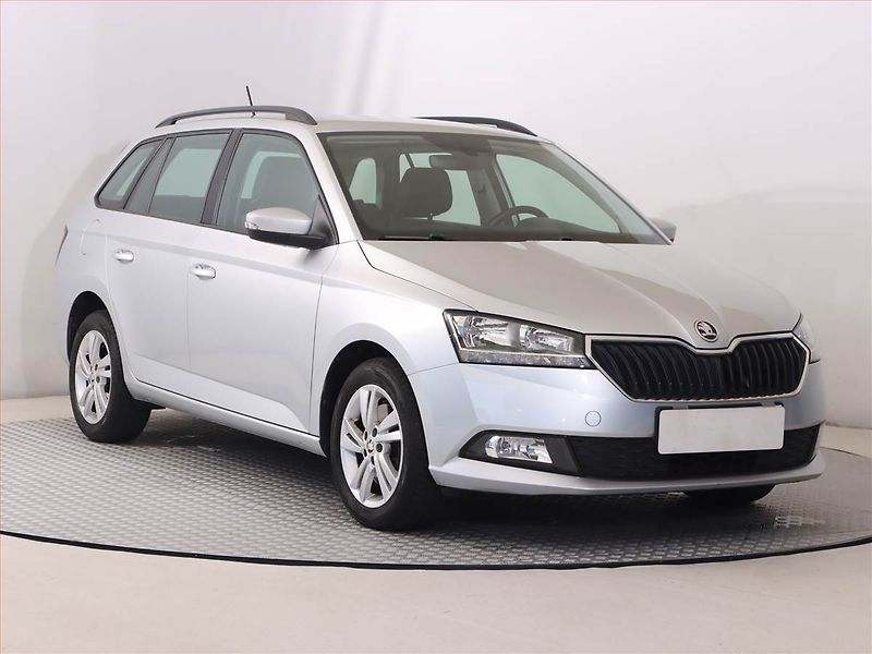Škoda Fabia (2020) Style 1.0 TSI, Serv.kniha - fotka 1 z 21