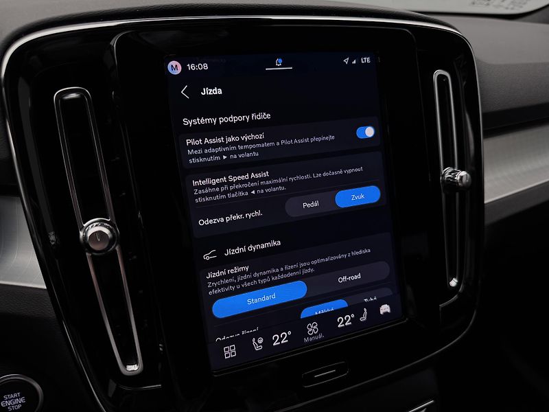 Volvo XC40 B4 DARK ULTRA REZERVACE - fotka 37 z 48