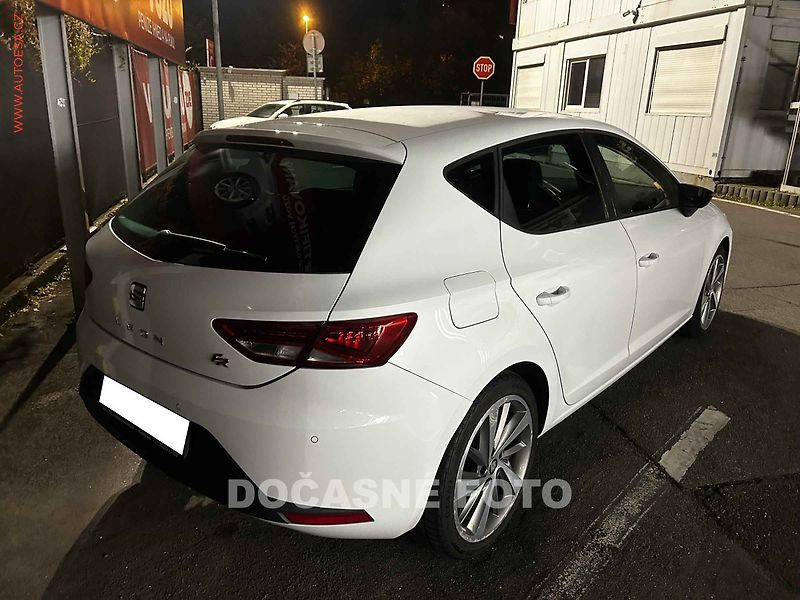 Seat Leon (2015) 2.0TDI, AT, navi, LED - fotka 2 z 3