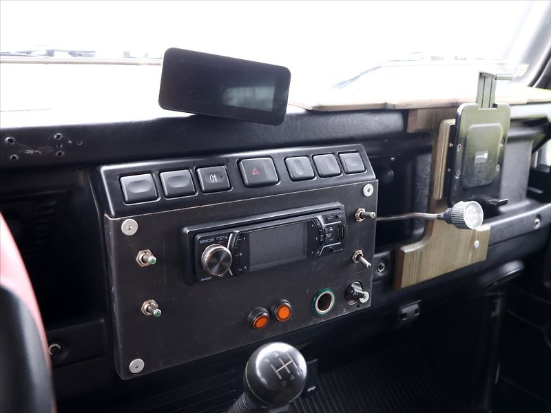 Land Rover Defender 2,5 110 Hard Top - fotka 30 z 40