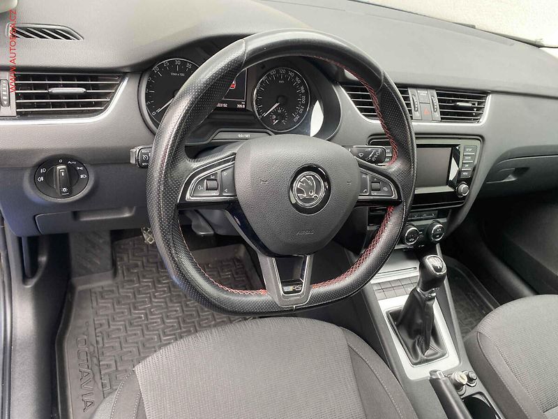 Škoda Octavia (2013) 1.6 TDi, ČR, Elegance, bixen - fotka 12 z 17