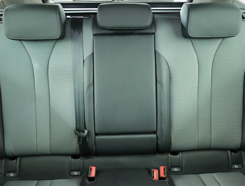 Škoda Enyaq (2021) Suite iV 80 (82 kWh), SoH 93% - fotka 10 z 23