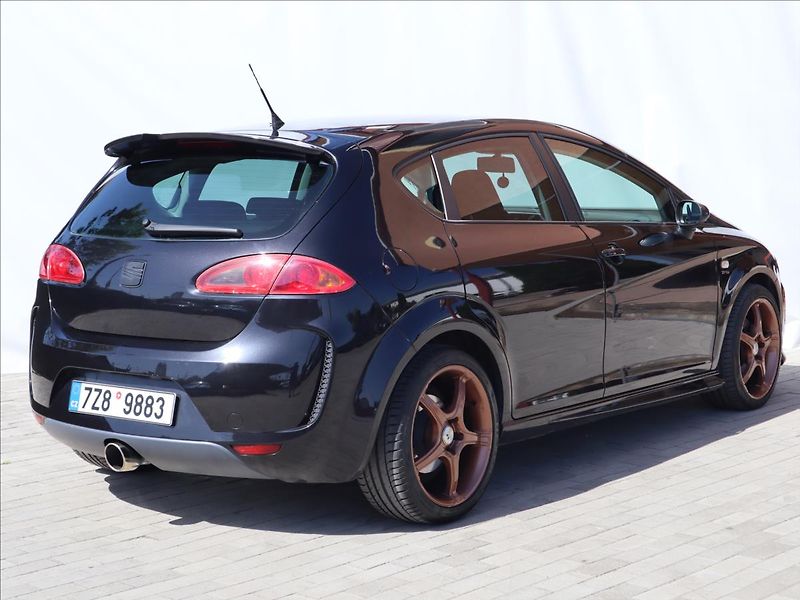 Seat Leon 2,0 TFSi (BWA) FR line - fotka 6 z 36