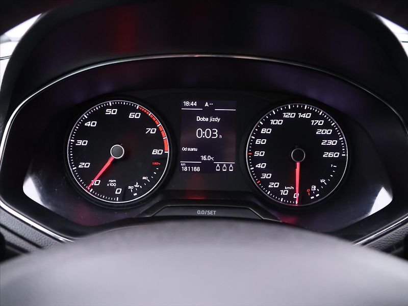 Seat Arona 1,5 TSI FR 110kW EVO CZ - fotka 17 z 32