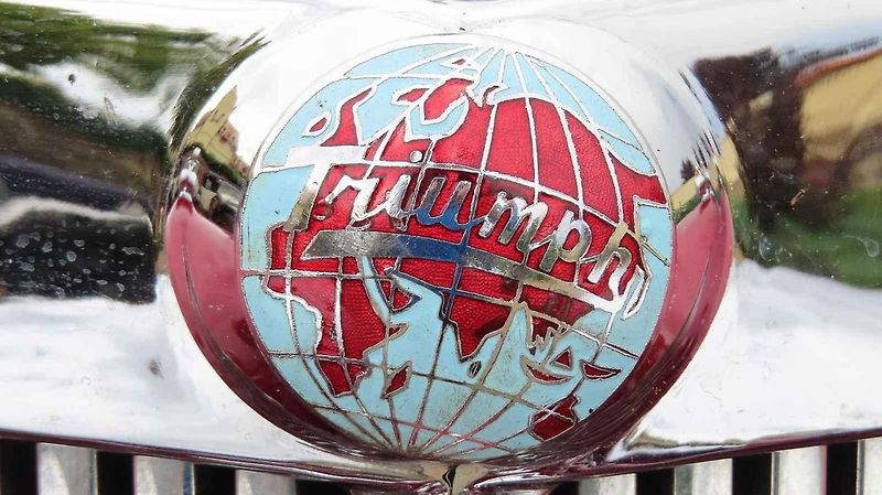 Pálavský Oldtimer přilákal na Břeclavsko desítky elegantnch veteránů.