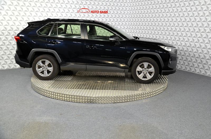 Toyota RAV4 (2022) 2.5 Hybrid Comfort 4WD e-CVT - fotka 4 z 19