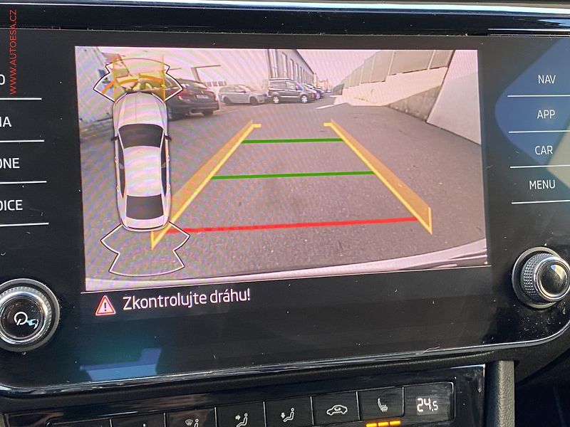 Škoda Superb (2023) 2.0 TSi, ČR, SportLine, DSG - fotka 13 z 21